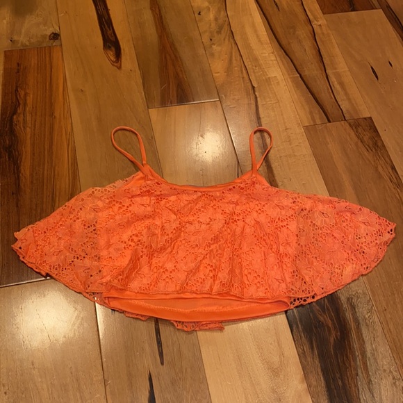 LIKE NEW- CHARLOTTE RUSSE LACE OVERLAY CROP TOP - WOMENS XS - Picture 4 of 4